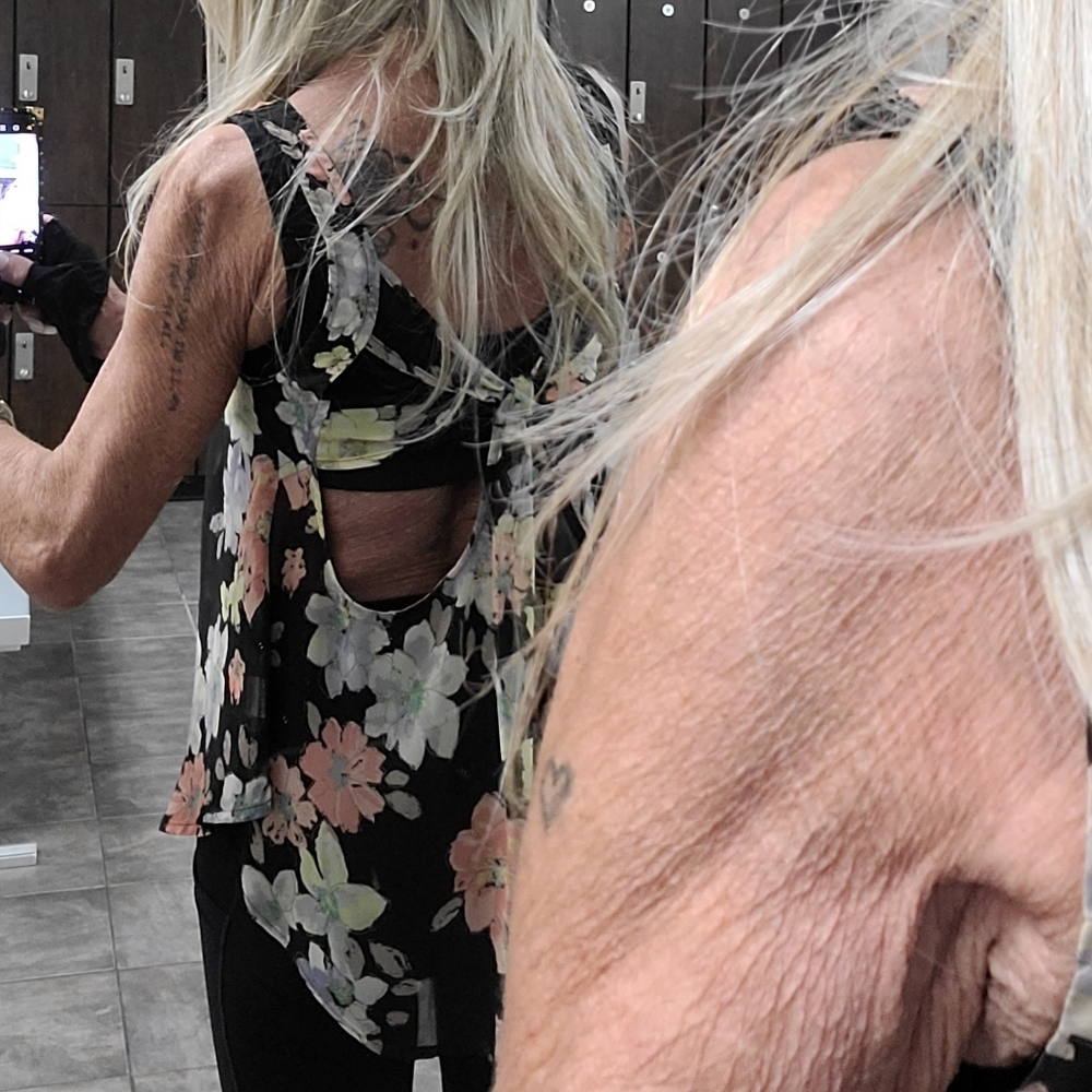 HP🔥🔥🔥Beautiful Spring Summer Floral Top sz S - Picture 11 of 15